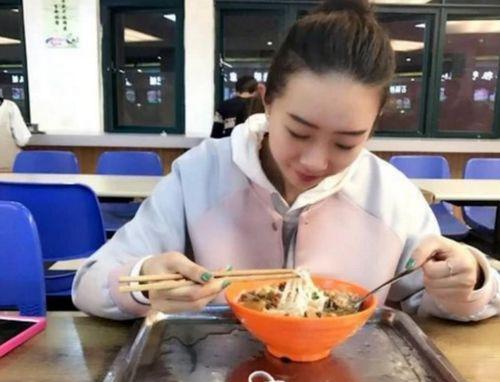 娱乐吃瓜酱不叠被子,揭秘明星不叠被子的秘密生活